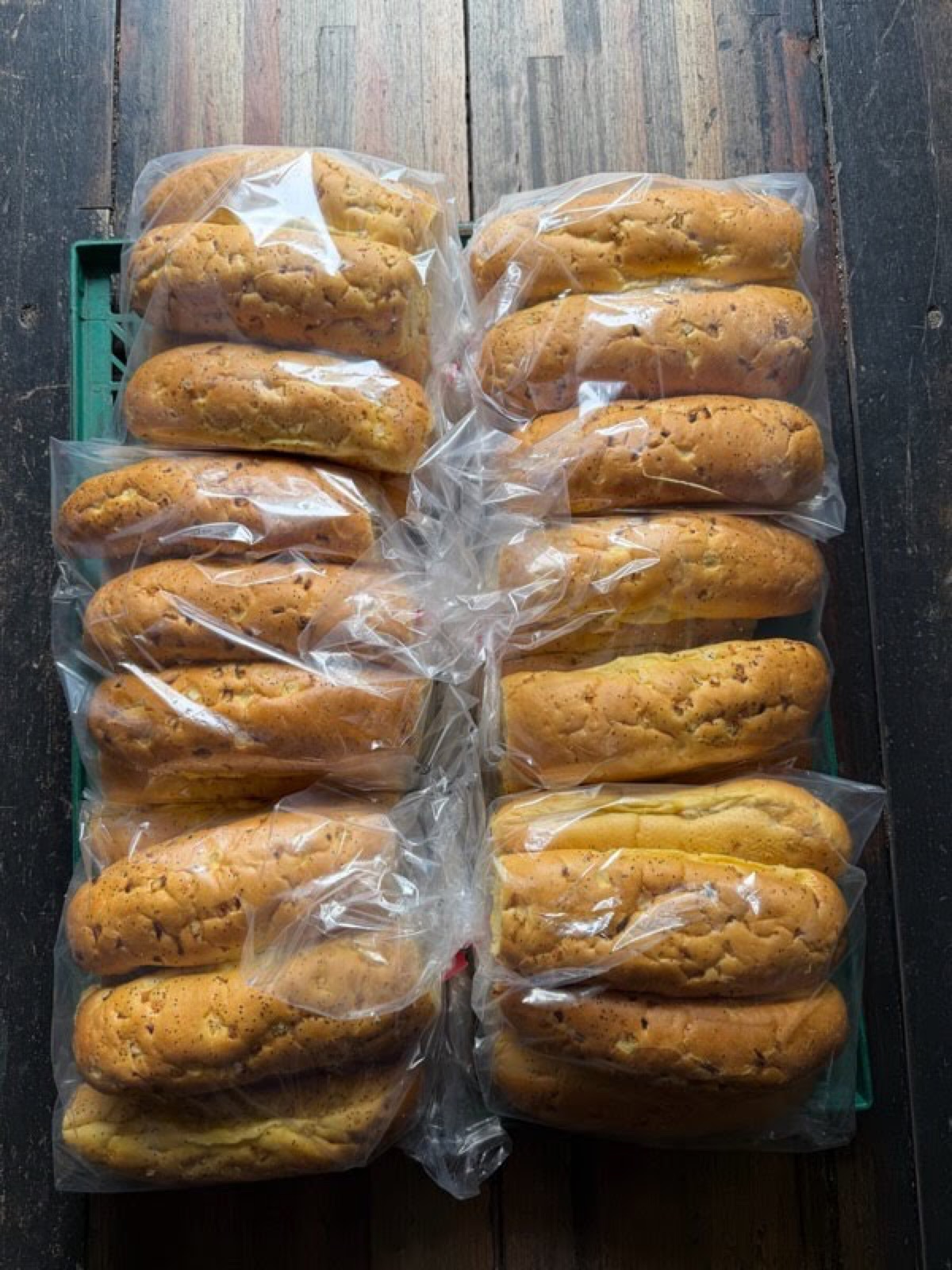 Specialty sandwich rolls in wholesale packs